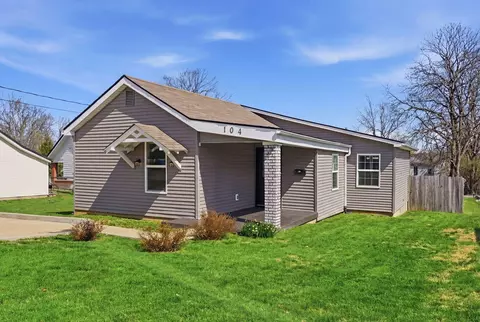 104 4th St, Cynthiana, KY 41031