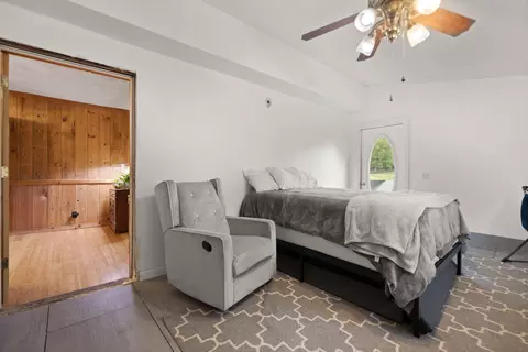 Bedroom - 939 Bear Pen Creek Rd, Campton, KY 41301 photo 2 of 10