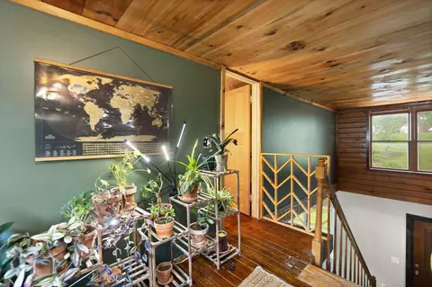 Entry Way - 939 Bear Pen Creek Rd, Campton, KY 41301 photo 5 of 6