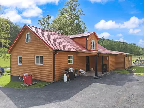 Exterior - 939 Bear Pen Creek Rd, Campton, KY 41301 photo 10 of 11
