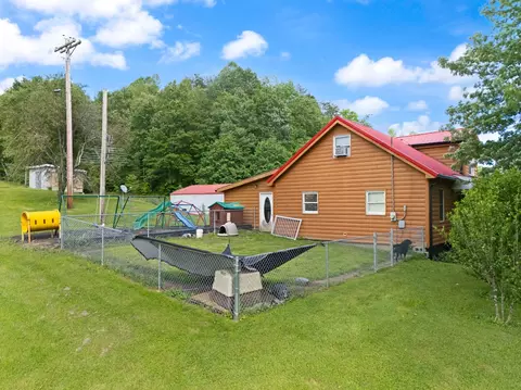 Exterior - 939 Bear Pen Creek Rd, Campton, KY 41301 photo 9 of 11