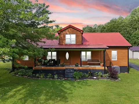 Exterior - 939 Bear Pen Creek Rd, Campton, KY 41301 photo 2 of 11