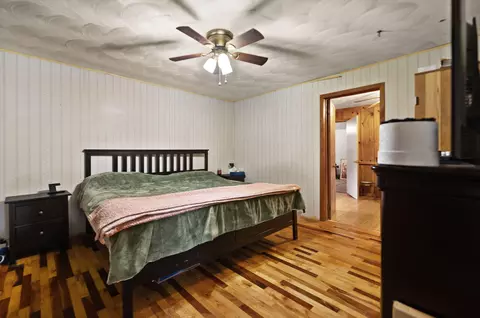 Bedroom - 939 Bear Pen Creek Rd, Campton, KY 41301 photo 6 of 10