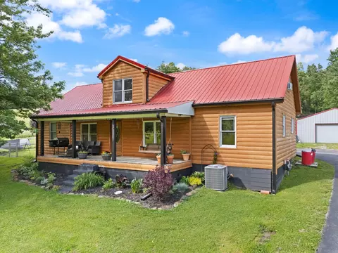 Exterior - 939 Bear Pen Creek Rd, Campton, KY 41301 photo 6 of 11