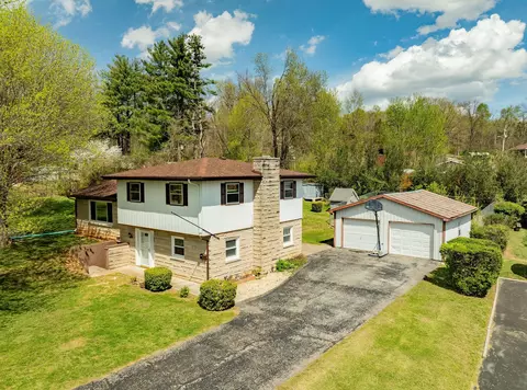 360 Hickory Hill Dr, Monticello, KY 42633