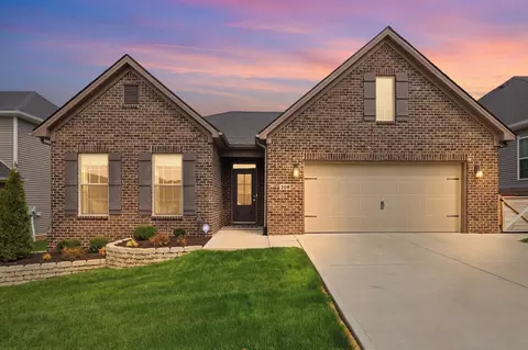 208 Little Leaf Dr, Nicholasville, KY 40356