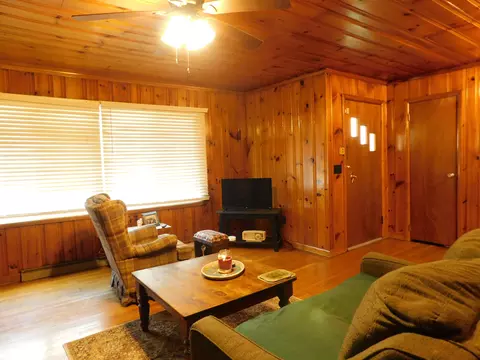 Living - 116 Wolf Hollow Rd, Baxter, KY 40806 photo 2 of 7
