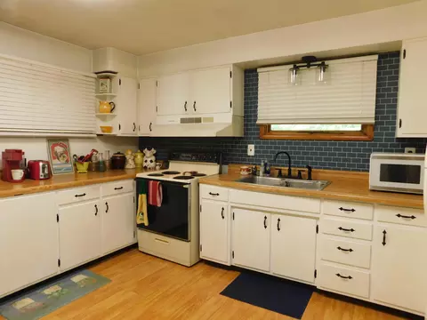 Kitchen - 116 Wolf Hollow Rd, Baxter, KY 40806 photo 1 of 6