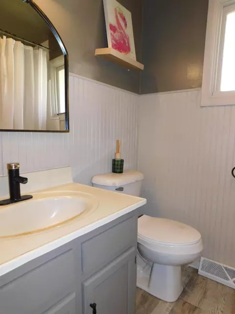 Bath - 116 Wolf Hollow Rd, Baxter, KY 40806 photo 1 of 3