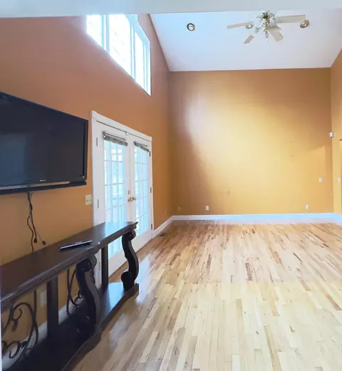Living - 82 Rollohank Trl, Corbin, KY 40701 photo 2 of 5