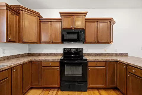 Kitchen - 110 Woods Point Cir, Georgetown, KY 40324 photo 2 of 3