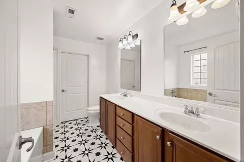 Bath - 110 Woods Point Cir, Georgetown, KY 40324 photo 1 of 6
