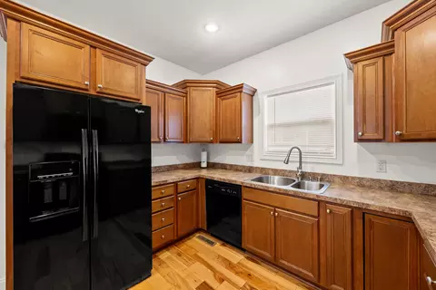 Kitchen - 110 Woods Point Cir, Georgetown, KY 40324 photo 3 of 3