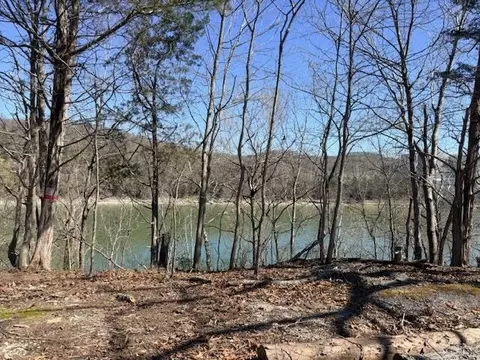 434 E Lakeshore Dr, Burnside, KY 42519
