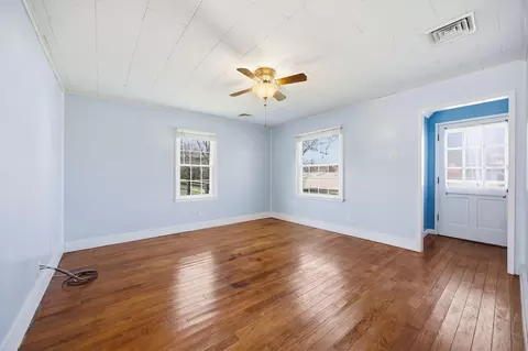Living - 115 Wright St, Stamping Ground, KY 40379 photo 3 of 3
