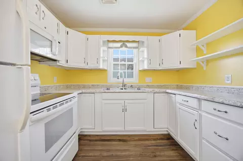 Kitchen - 115 Wright St, Stamping Ground, KY 40379 photo 2 of 3