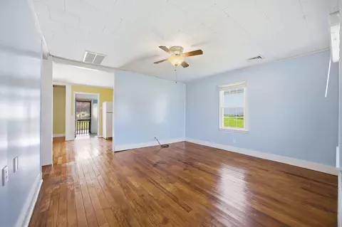 Living - 115 Wright St, Stamping Ground, KY 40379 photo 1 of 3