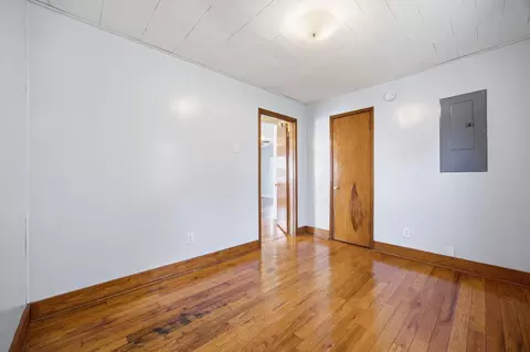 Bedroom - 115 Wright St, Stamping Ground, KY 40379 photo 5 of 9
