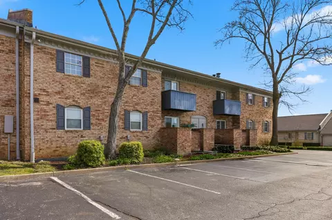 1076 Armstrong Mill Rd, Lexington, KY 40517