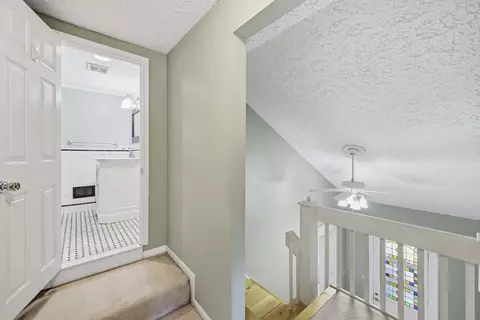 Entry Way - 119 E Stephens St, Midway, KY 40347 photo 4 of 5