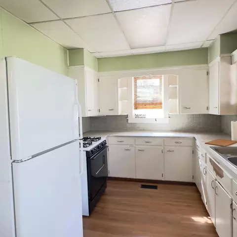 Kitchen - 126 18th St, Corbin, KY 40701 photo 2 of 4
