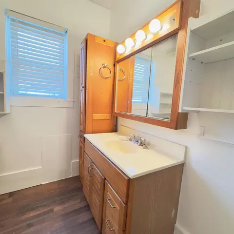 Bath - 126 18th St, Corbin, KY 40701 photo 1 of 2