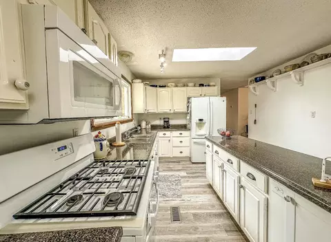Kitchen - 174 Derby Trl, Corbin, KY 40701 photo 5 of 6