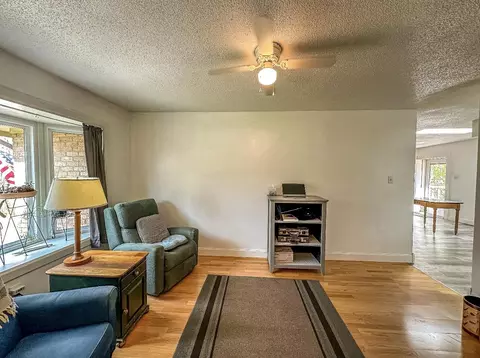 Living - 174 Derby Trl, Corbin, KY 40701 photo 2 of 3
