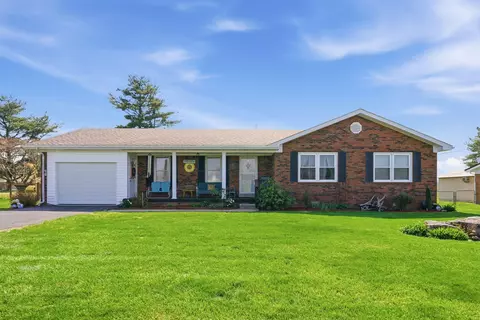 121 Meadow Lark Dr, Crab Orchard, KY 40419