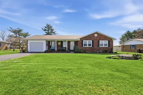 121 Meadow Lark Dr, Crab Orchard, KY 40419