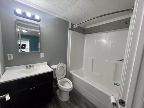 Bath - 126 S Combs Ave, Corbin, KY 40701 photo 2 of 2