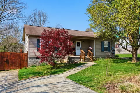 102 Rosebud Ave, Irvine, KY 40336