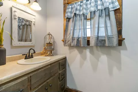 Bath - 153 Otter Creek Rd, Strunk, KY 42649 photo 4 of 5