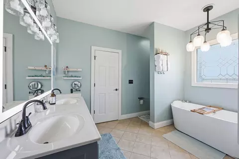 Bath - 104 Sutton Ln, Lancaster, KY 40444 photo 1 of 7