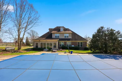 Exterior - 104 Sutton Ln, Lancaster, KY 40444 photo 6 of 9