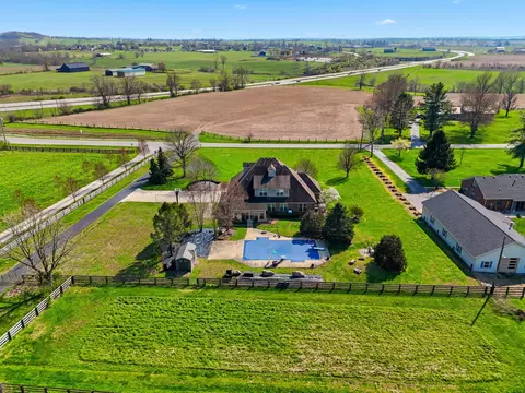View/Area - 104 Sutton Ln, Lancaster, KY 40444 photo 4 of 6