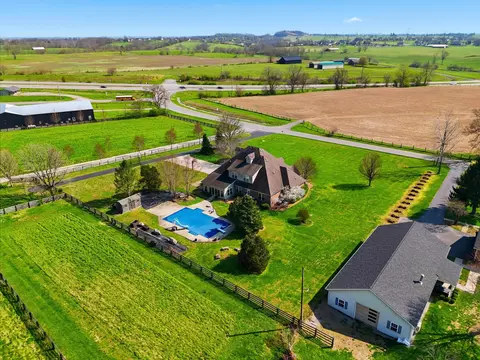 View/Area - 104 Sutton Ln, Lancaster, KY 40444 photo 3 of 6