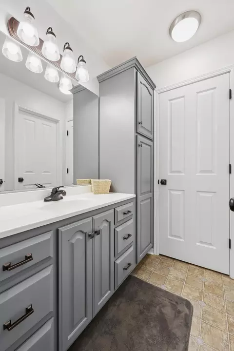 Bath - 104 Sutton Ln, Lancaster, KY 40444 photo 6 of 7