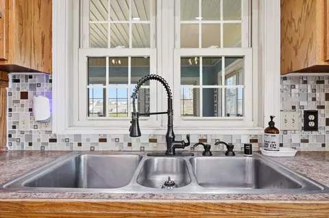 Kitchen - 104 Sutton Ln, Lancaster, KY 40444 photo 4 of 4