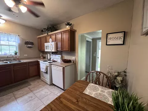 Kitchen - 59 River Rd, Miracle, KY 40856 photo 6 of 7