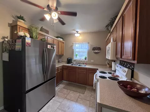 Kitchen - 59 River Rd, Miracle, KY 40856 photo 4 of 7