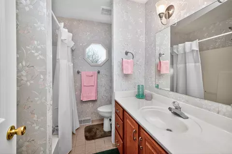 Bath - 154 Old Bridge Rd, Danville, KY 40422 photo 3 of 4