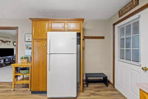 Kitchen - 761 Texas Loop Rd, Springfield, KY 40069 photo 3 of 4