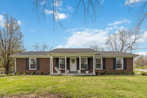 102 Sherwood Dr, Stanford, KY 40484