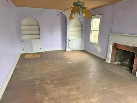Living - 510 Oak Ave, Corbin, KY 40701 photo 1 of 2