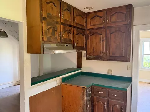 Kitchen - 510 Oak Ave, Corbin, KY 40701 photo 2 of 2