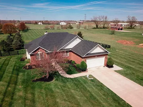 75 Dorton Dr, Lancaster, KY 40444 photo 2