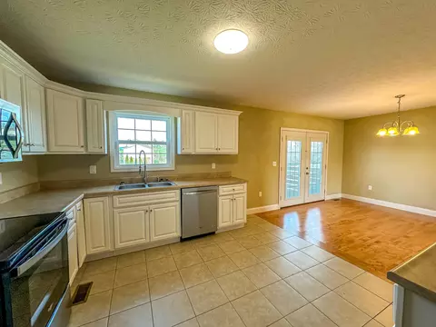 Kitchen - 170 Hickory Hill Dr, Corbin, KY 40701 photo 3 of 3