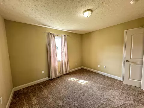 Bedroom - 170 Hickory Hill Dr, Corbin, KY 40701 photo 4 of 7