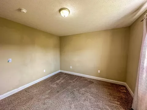 Bedroom - 170 Hickory Hill Dr, Corbin, KY 40701 photo 5 of 7
